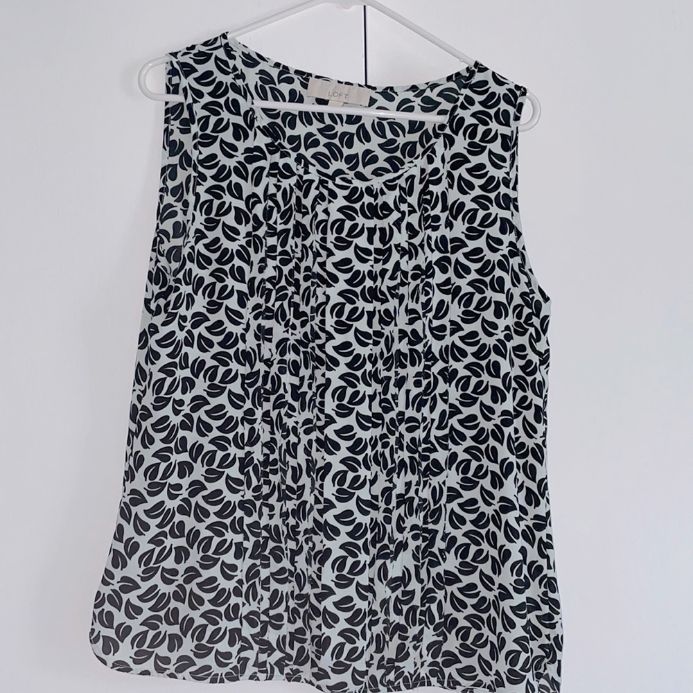 Ann Taylor LOFT Leaf Print Business Top - Picture 3 of 7